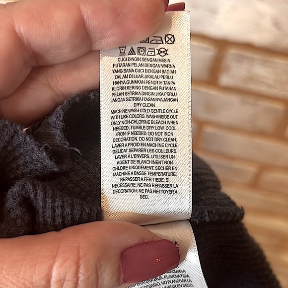 Guess Navy V-Neck Long Sleeve Thermal Shirt, Toddler Size 3T. - Picture 6 of 6